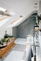 Ванна комната под лестницей дизайн