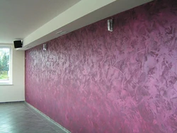 Фактурная краска для стен в интерьере в квартире