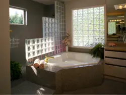 Glass block bathtub design