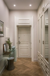 Doors in the hallway in the apartment design