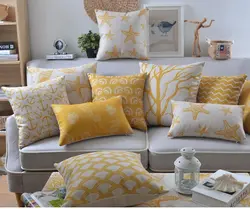 Qonaq otağının interyerində divan yastıqları