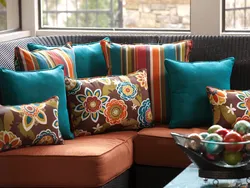 Подушки диванные в интерьере гостиной