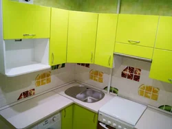 Кухонныя гарнітуры для маленькай кухні кутнія з убудаванай тэхнікай фота