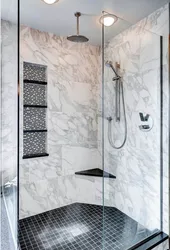 Дизайн ванной с душевой и туалетом в мраморе