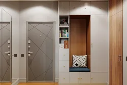 Дизайн дверей в маленькой прихожей