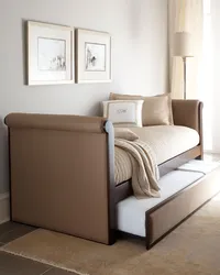 Дизайн маленькой спальни в современном стиле с диваном