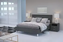 Серая мягкая кровать в интерьере спальни