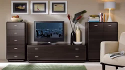 Қонақ бөлмедегі заманауи стильдегі жәшіктердің теледидарға арналған фотосуреті
