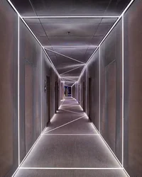Işıq xətləri koridor fotoşəkili