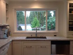 Столешница с окном на кухне фото в доме