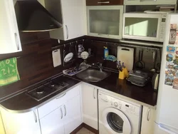 Фото кухни с холодильником стиральной машиной и газовой плитой