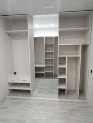 Built-in dressing room corridor photo