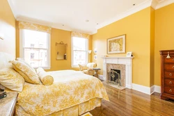 Желтый цвет в интерьере спальни с какими цветами сочетается