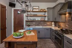 Дерево и серый цвет в интерьере кухни