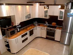 Дизайн кухни угловой с холодильником и телевизором фото
