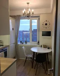 Маленькія кухні з выхадам на балкон