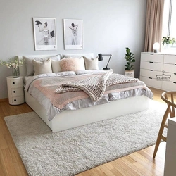Белая кровать в спальне фото