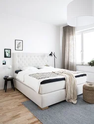 Белая кровать в спальне фото