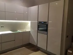 Photo of kitchen without handles, straight