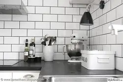 Фото белая плитка с черной затиркой в ванной