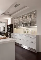 Стеклянные шкафы в интерьере кухни фото