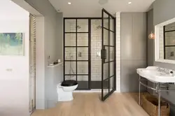 Design of a small combined bathtub with shower