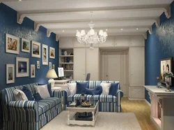 Белый с синим дизайн гостиной
