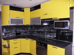 Кухня чорна жоўтая фота