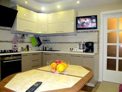 Corner kitchen design 9 sq.m. with TV photo