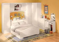 Дизайн спальни с угловой кроватью