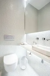 Ақ мозаикалық ванна бөлмесінің дизайны