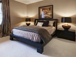 Черная кровать в спальне интерьер дизайн