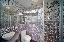 Душ мозаикасы бар ванна бөлмесінің дизайны
