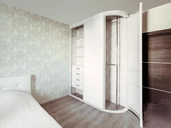 Bedroom design with 2 wardrobes