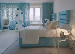 Голубые обои в интерьере спальни