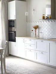 Кухня интерьер фартук белая плитка