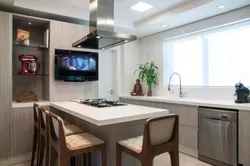Телевизор на квадратной кухне фото