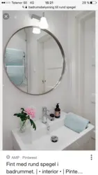 Bathtub With Round Mirror Photo