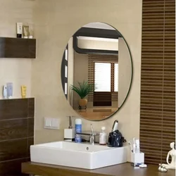 Bathtub with round mirror photo