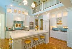 Голубой потолок дизайн кухни