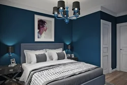 Дизайн с синими обоями спальни