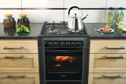 Дызайн кухні з варачнай панэллю і духавым