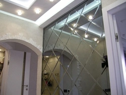 Diamond pattern mirror in the hallway interior