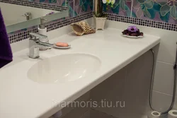Раковина в столешнице из камня в ванной фото