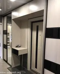 Müasir üslubda fotoşəkildə koridorda mezzanine