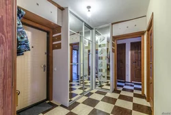 Zamonaviy uslubdagi fotosuratda koridorda mezzanine