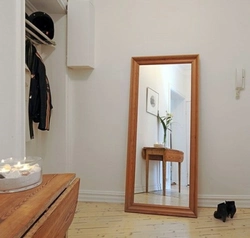 How to hang a mirror in the hallway photo