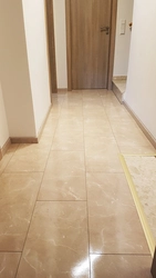 How to lay tiles in the hallway photo