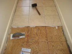 How to lay tiles in the hallway photo
