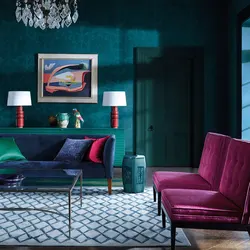 Combination of colors in the interior of the living room emerald